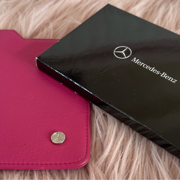 Mercedes leather iPhone 4/4S case - Picture 3 of 6